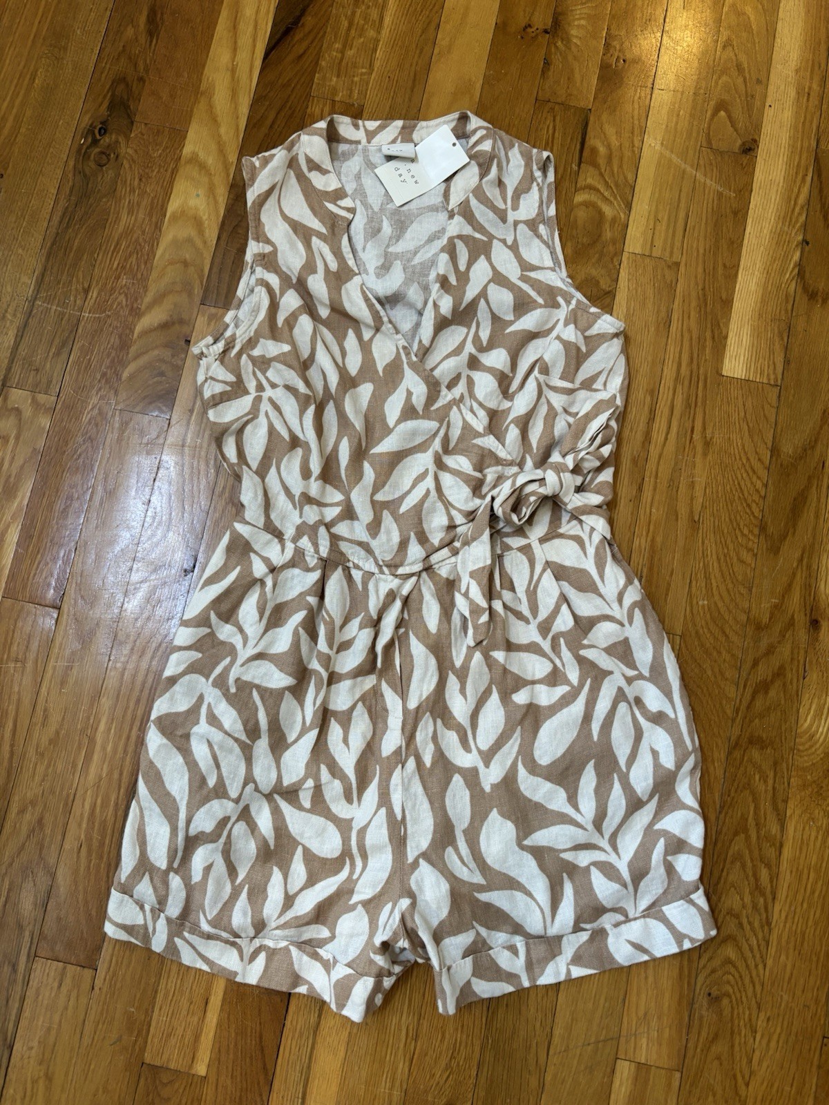 A New Day Women’s Linen Faux Wrap Romper Jumpsuit Tan Cream Floral Small NEW