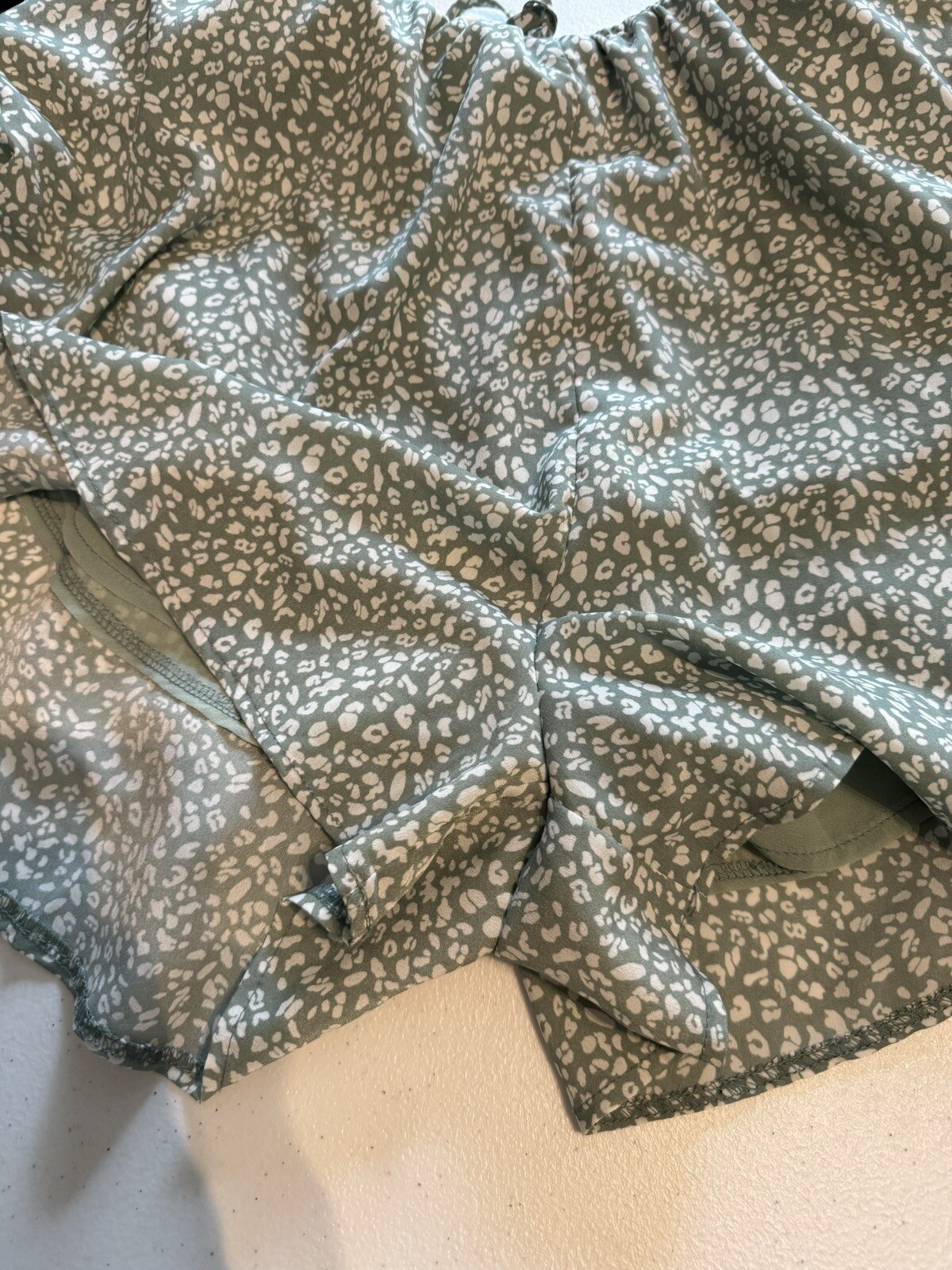 Princess Polly Women’s Flowy Cierra Romper Sage Green Cheetah Print Size 6