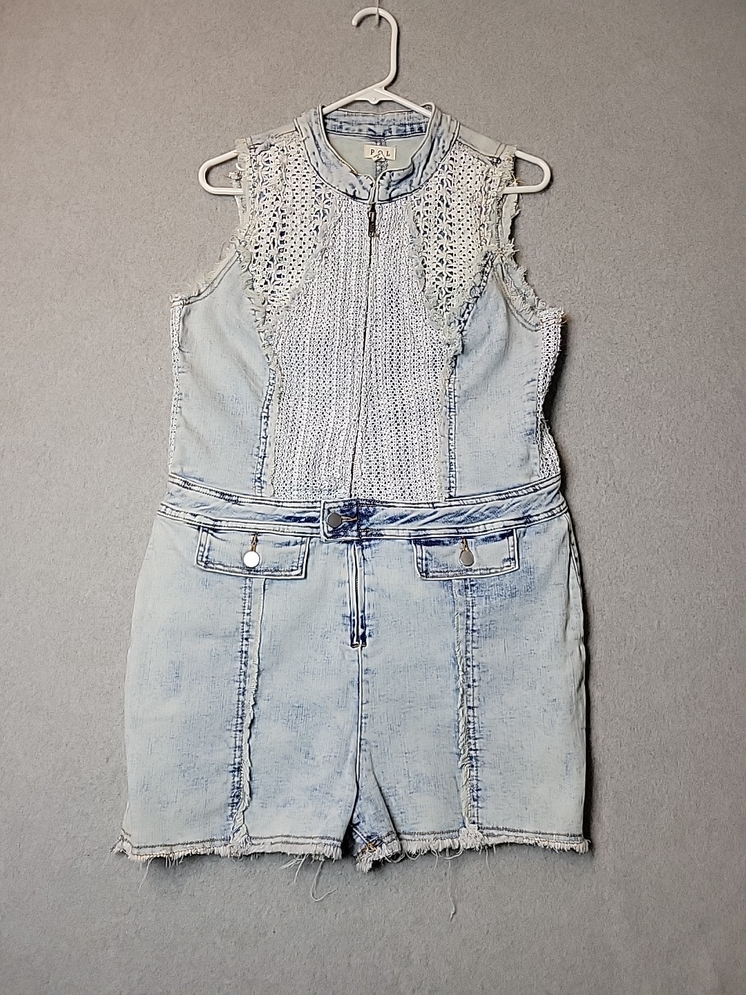 POL Blue Denim Lacey Sleeveless Romper Women’s Large Stretch Pockets