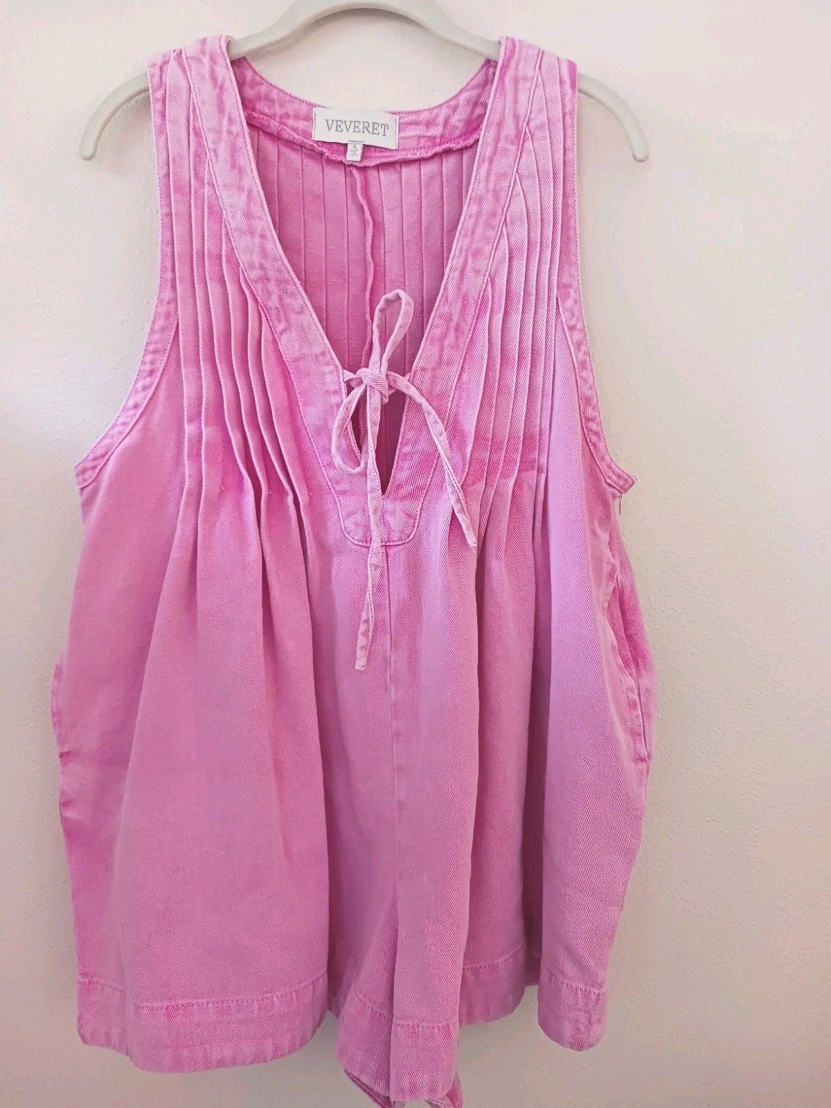 Veveret Pink Denim Front Tie Boho Short Romper Sz S 38″ Pleated & Sleeveless