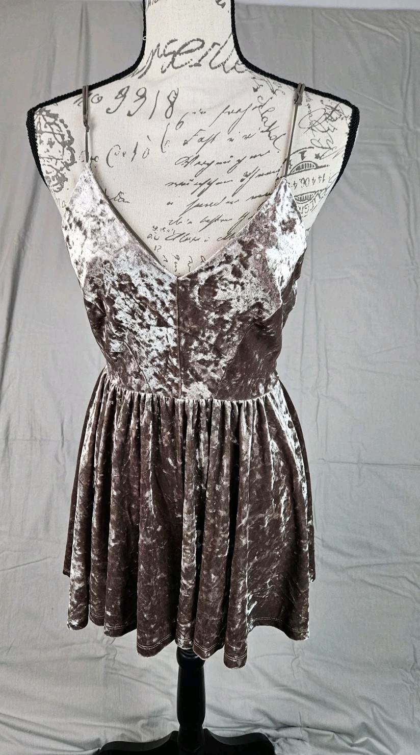 Silence + Noise Gold Velvet Romper Medium Adjustable Spaghetti Straps Stretch