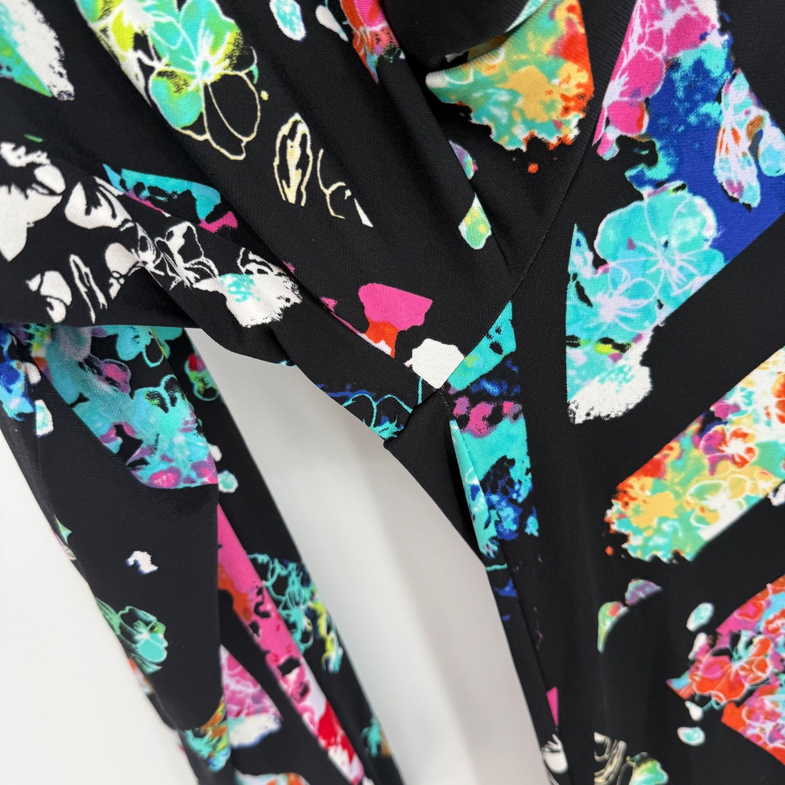 NICOLE BY NICOLE MILLER BLACK GEOMETRIC FLORAL STRAIGHT JOGGER JUMPSUIT MEDIUM