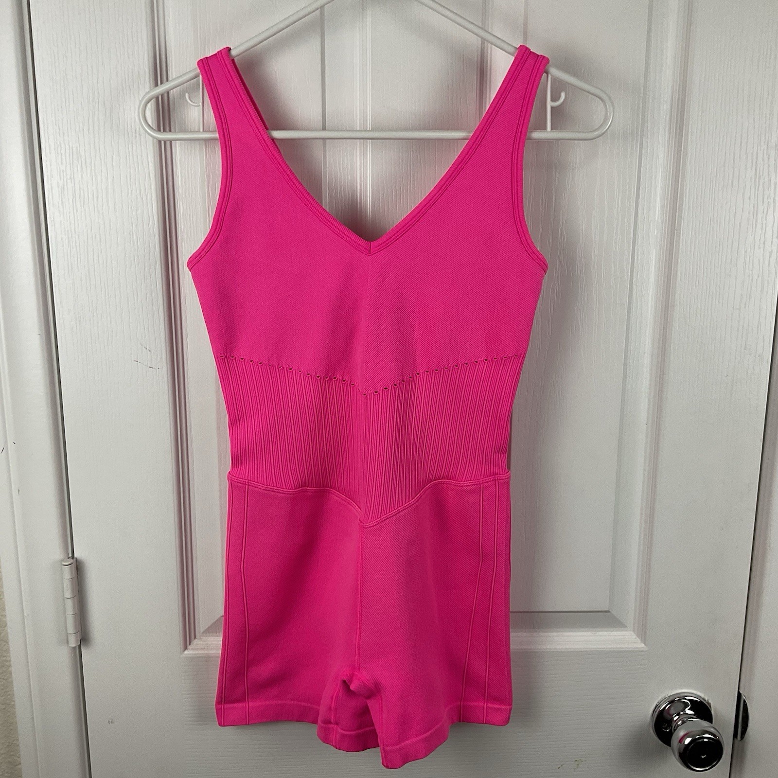 JoyLab Women’s Hot Pink Seamless Sleeveless Rib Knit Short Active Bodysuit Sz M