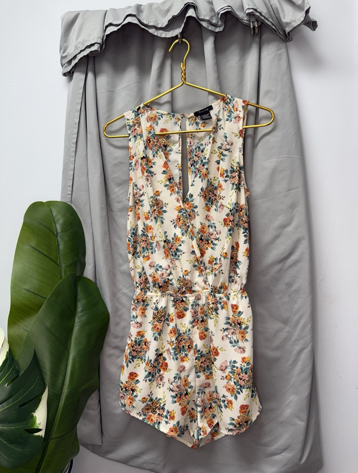 Timing Women’s White/Multicolor Floral Sleeveless Button Romper One-Piece S