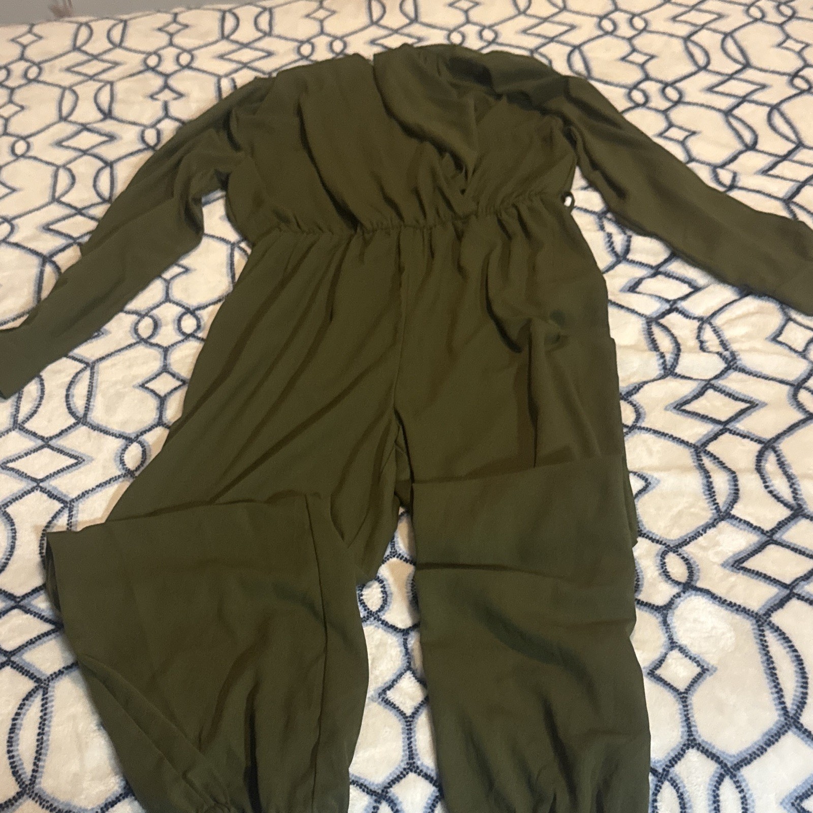 Women’s Green Solid Long Sleeve One-Piece Jumpsuit, Size M Regular