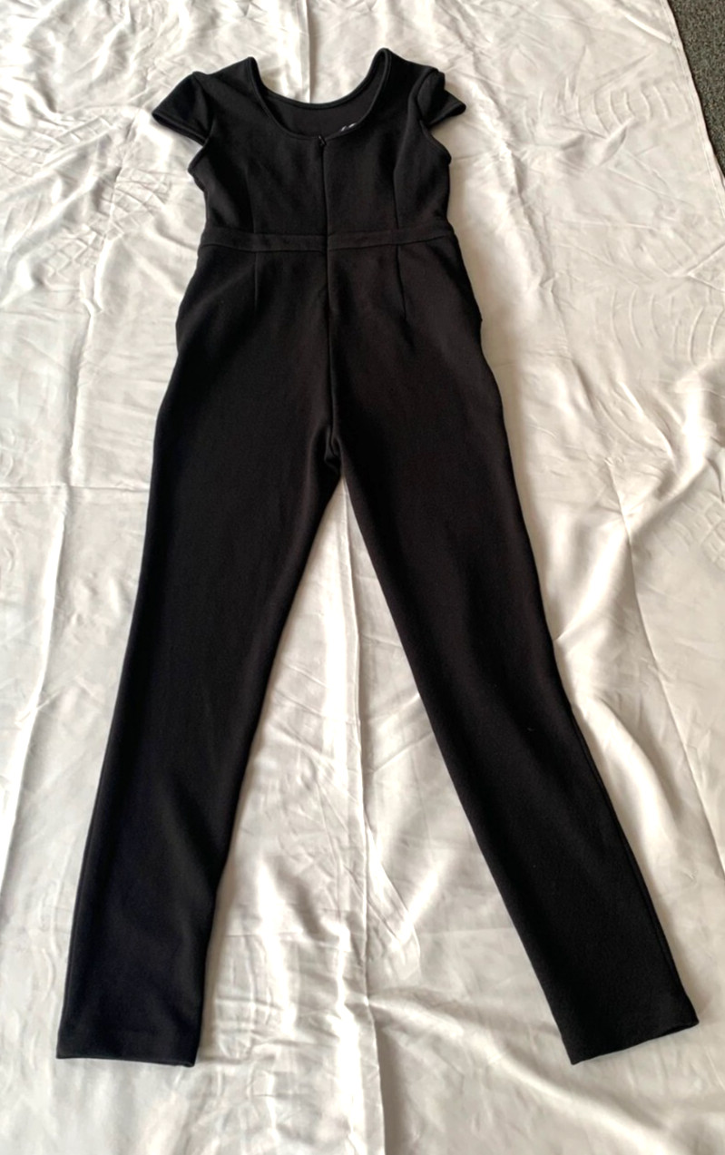 BEBE WOMEN’S JUMPSUIT BACK ZIP ROUND NECK BLACK SIZE 8 RN#86017 PRE-OWNED