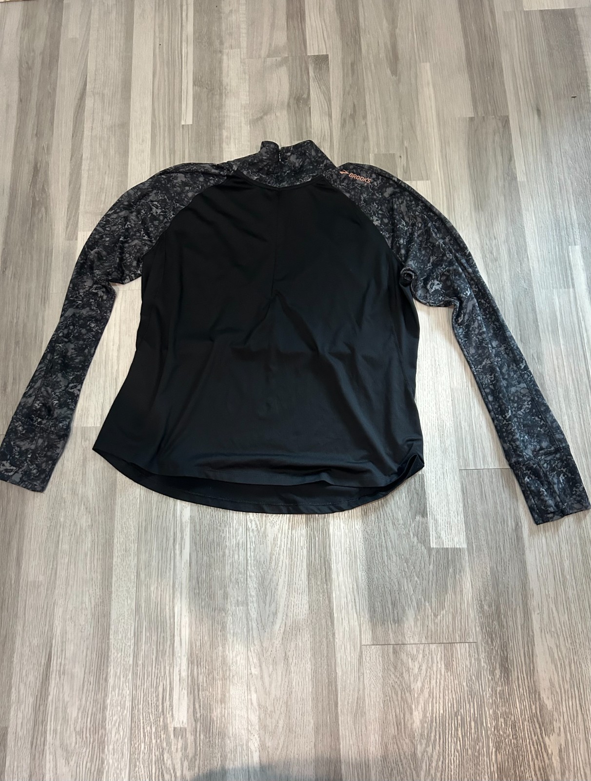 Brooks Womens Long Sleeve Black Perfomance Top with Patterned Sleeves