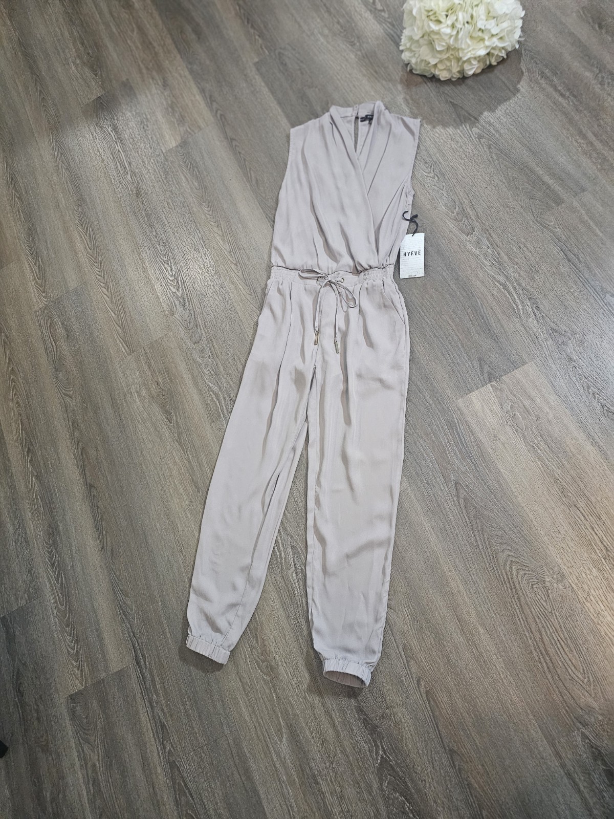 HYFVE Women’s Sleeveless Jumpsuit In Soft Grey V-Neckline Size Small NWT