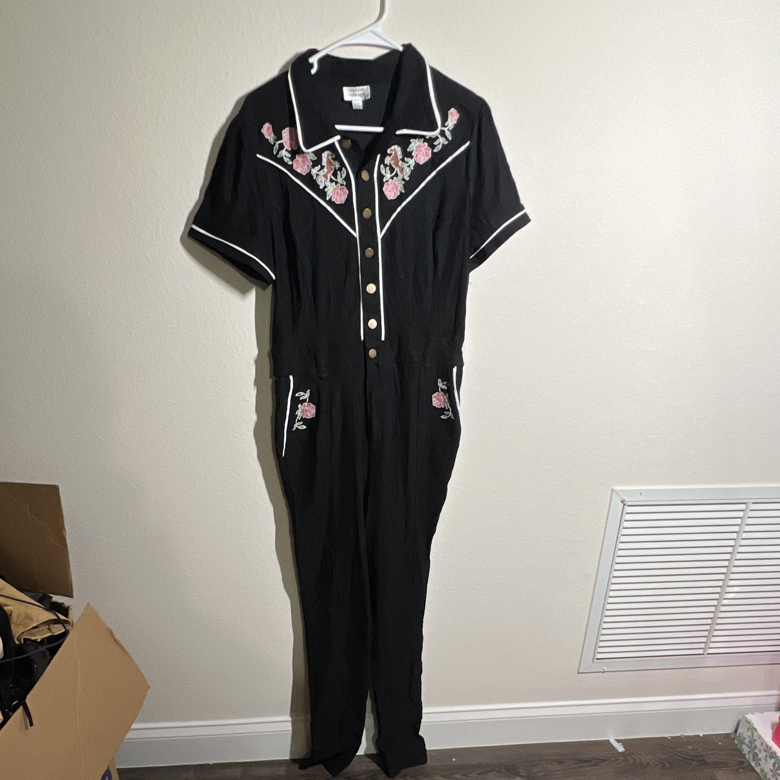 Unique Vintage Black Embroidered Floral Western Collared Jumpsuit XL/14 Pockets