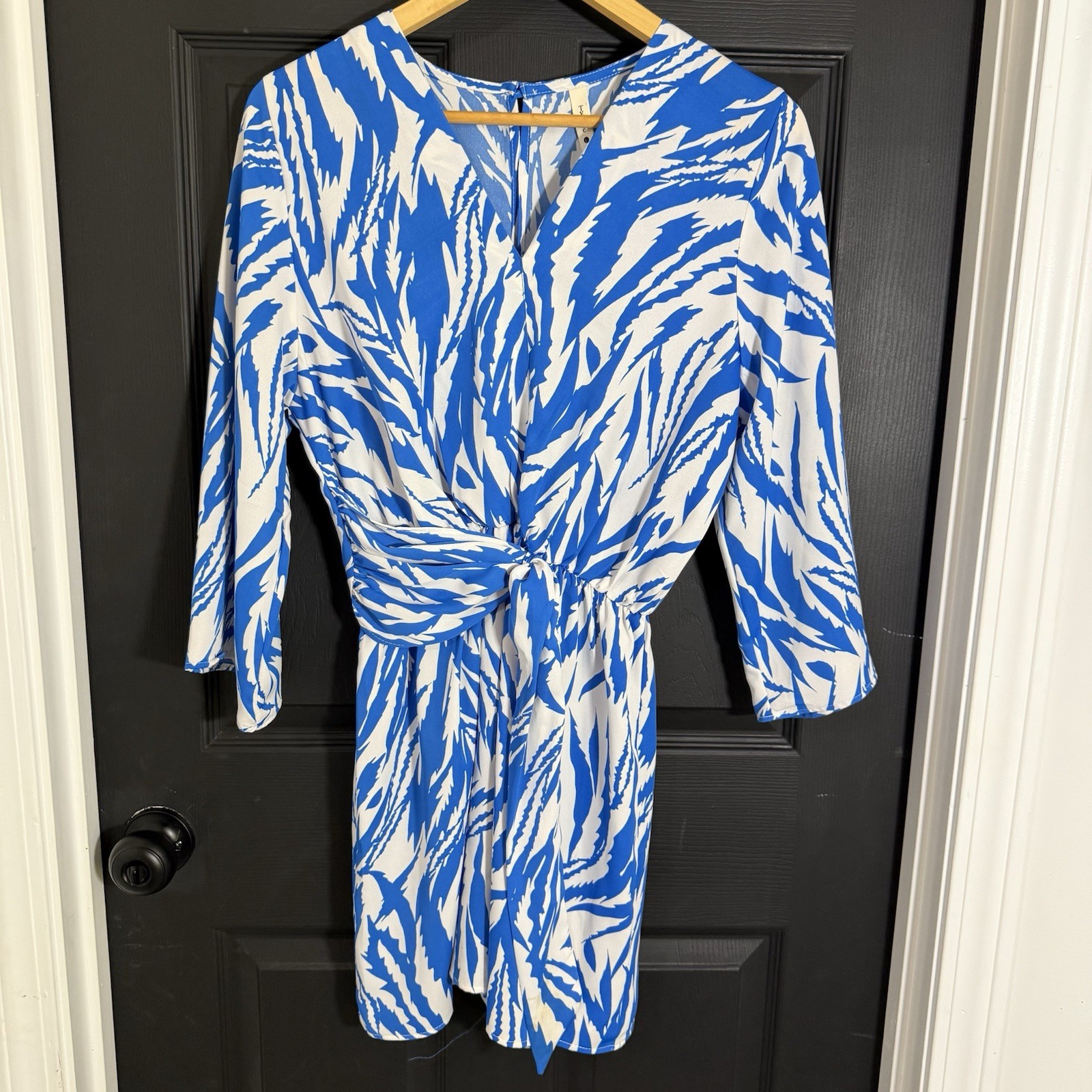T Y C H E Blue And Cream Romper Jumper 3/4 Sleeve Size Large Resort Vacation