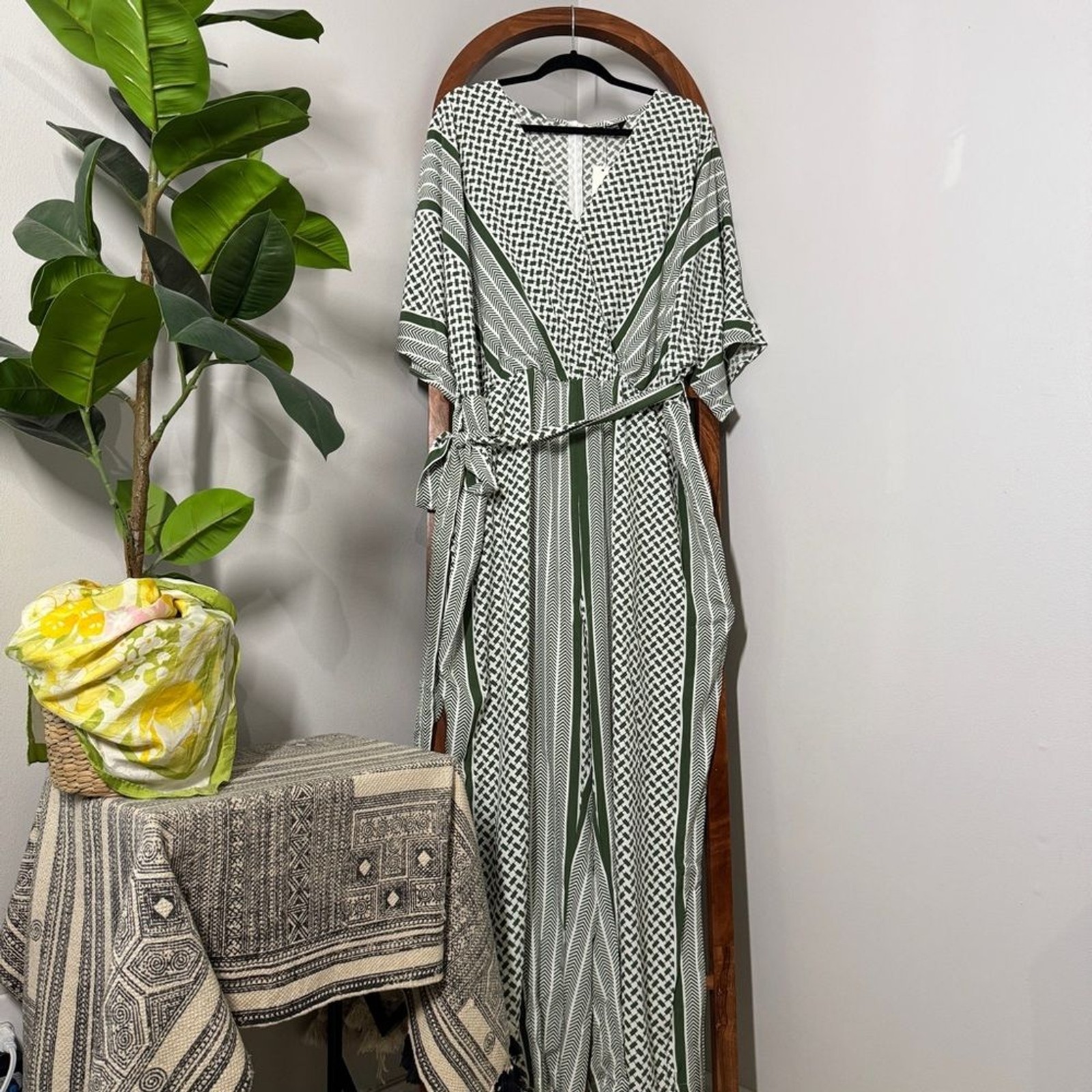 BloomChic 26 Green Geometric Kimono Sleeve Belted Wide Leg Jumpsuit NEW