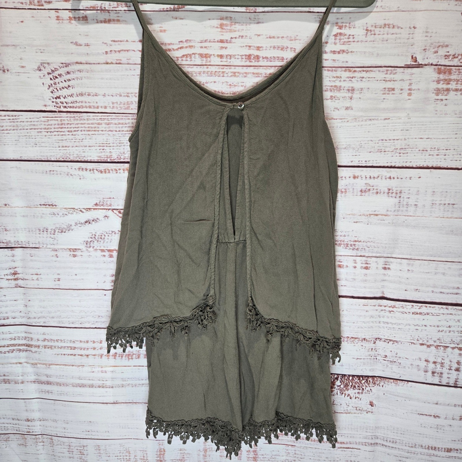 Love Tree Los Angeles Olive Green Lace Trim Boho Romper Large