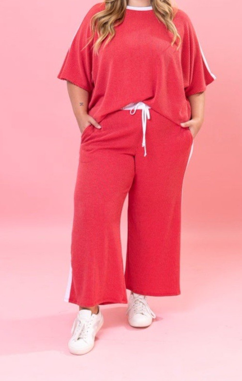 Discount Divas Red Raised Rib Top and Ankle Pants Set Size Medium NWT