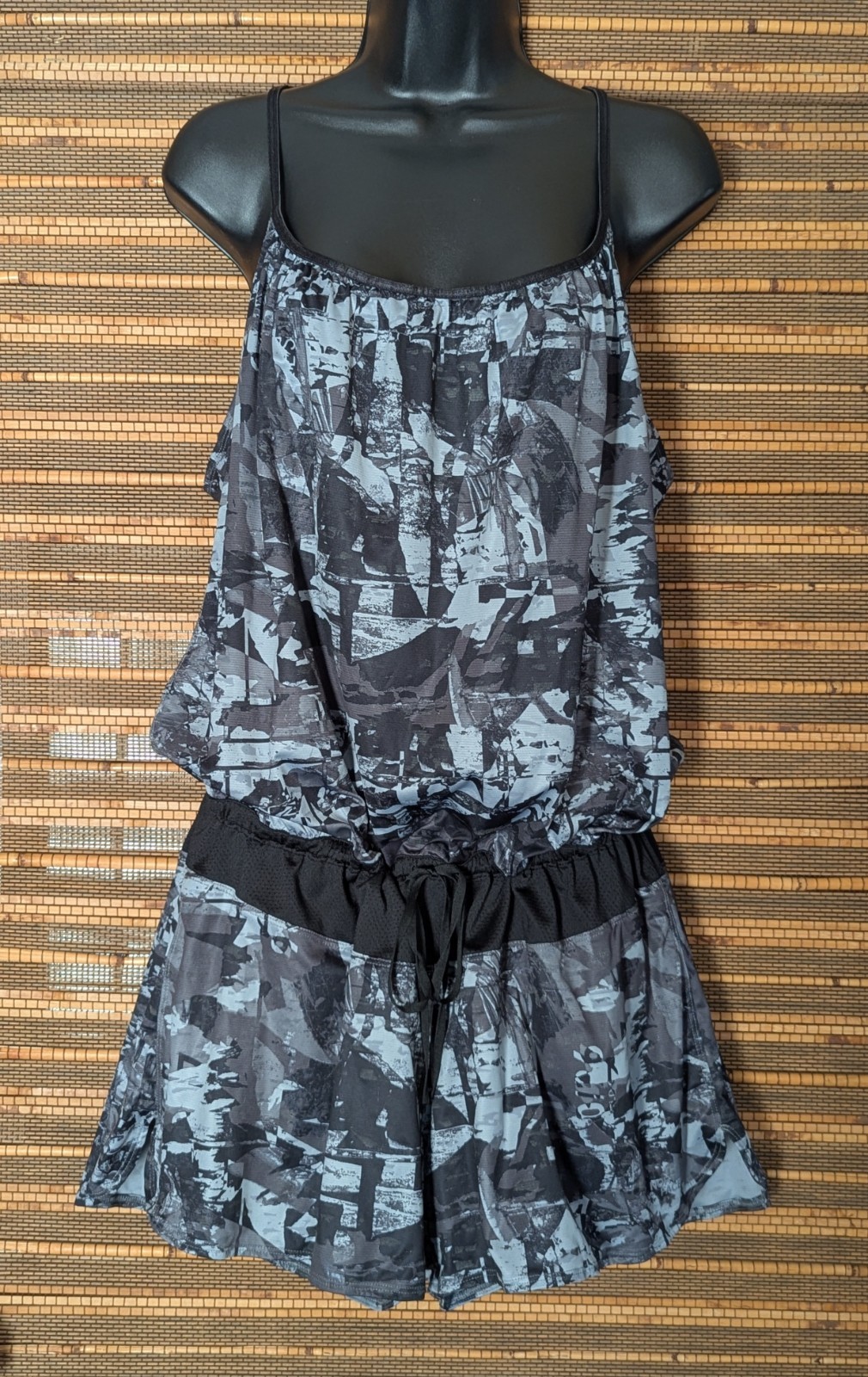 The North Face XL Black Gray Runagade Athletic Romper Playsuit One Piece Pockets
