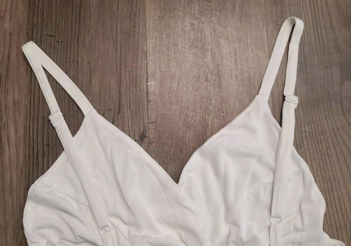 Kimchi Blue V-neck Veruca Skirted Wrap Romper Side Zipper Color White Size Large