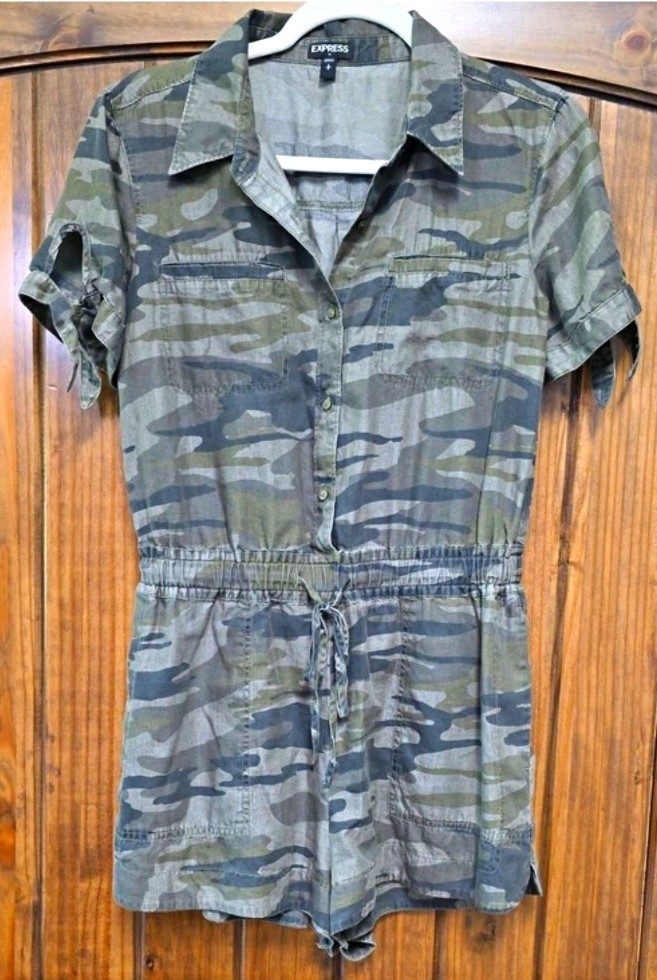 Express Green/Gray Camo Collared Button Front Romper Elastic Waist Pockets – S