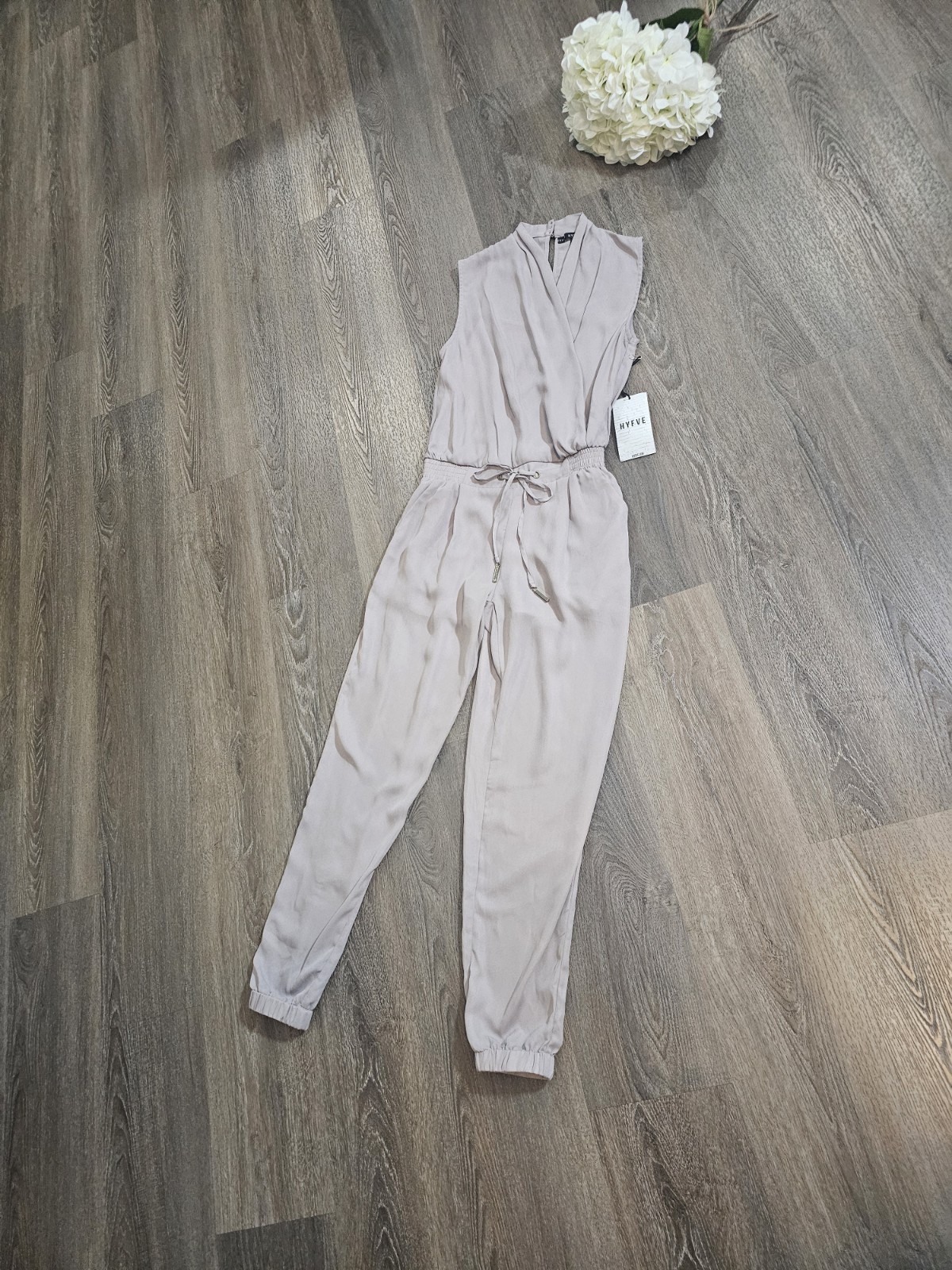 HYFVE Women’s Sleeveless Jumpsuit In Soft Grey V-Neckline Size Small NWT