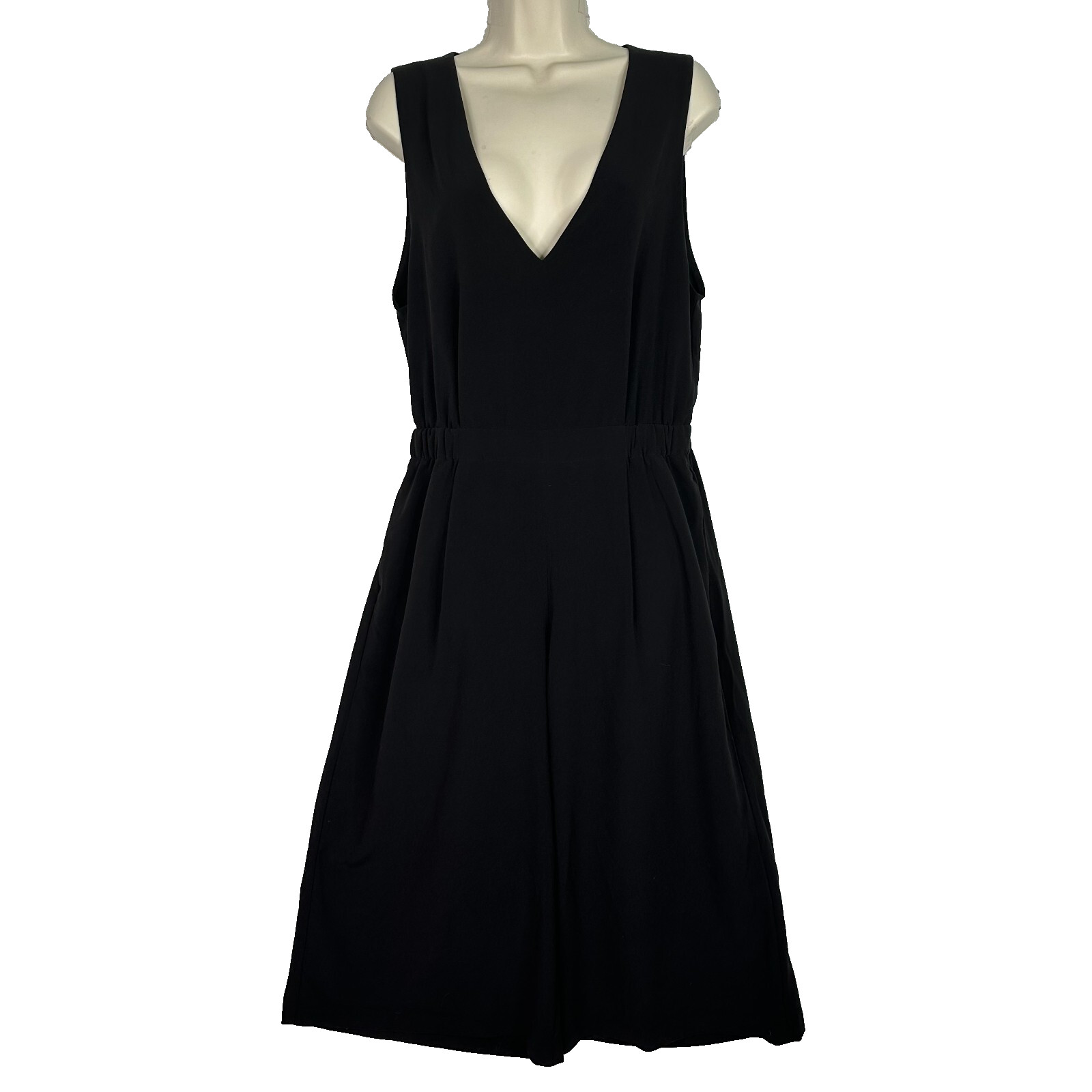 Uniqlo Wide Leg Jumpsuit Womens Sz L Black Cropped Sleeveless Elastic Waist Chic