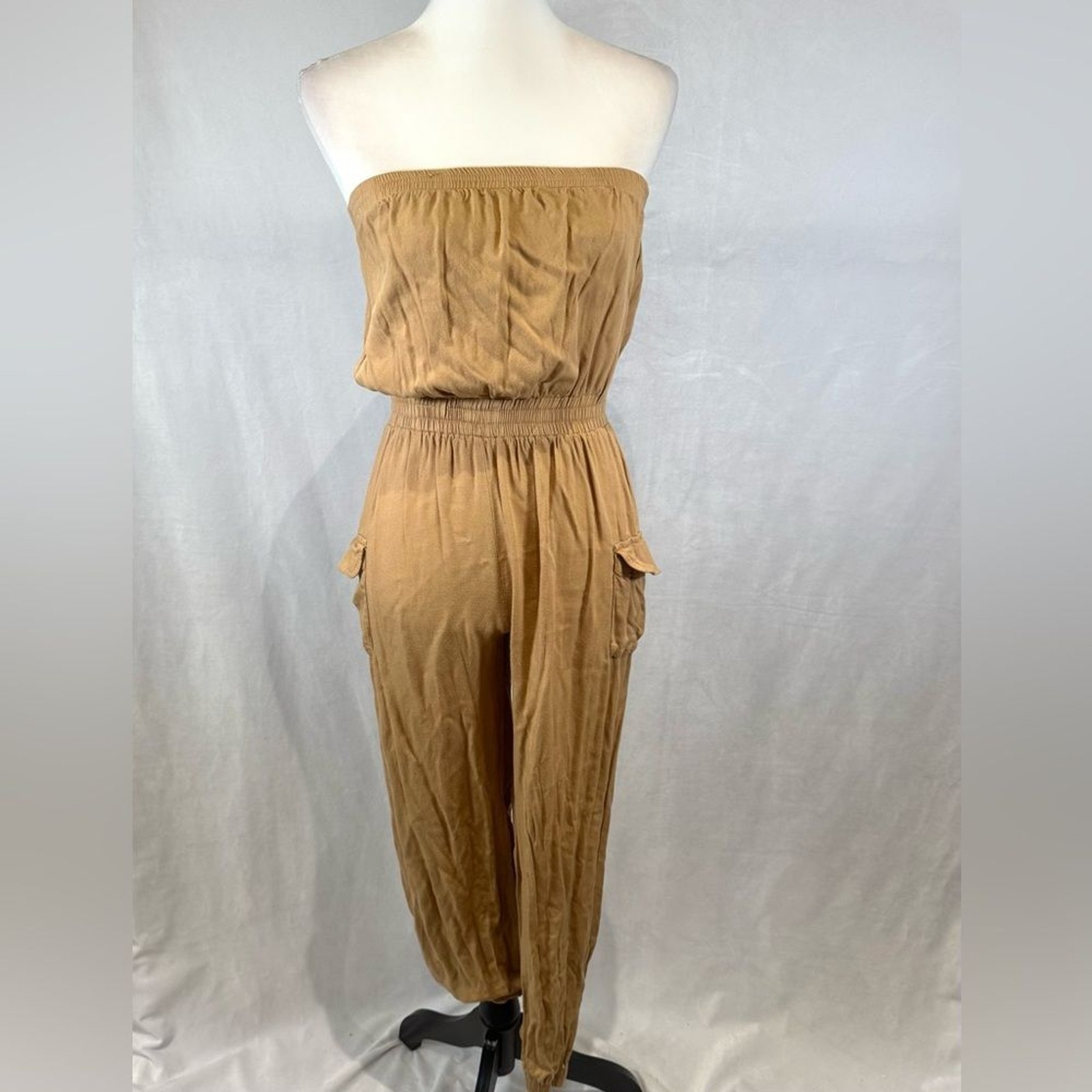 Jolie & Joy caramel tan strapless cargo jogger jumpsuit size medium