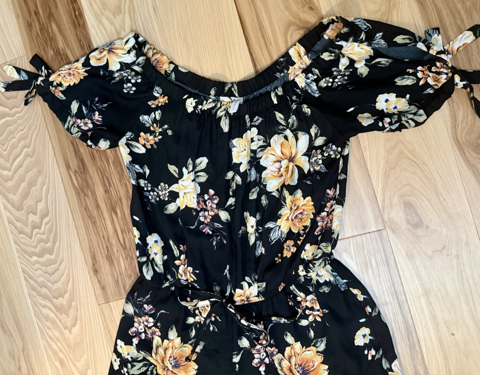 Xhilaration Black w Peach Flowers Cap Sleeve Jumpsuit Womens Size Small EUC