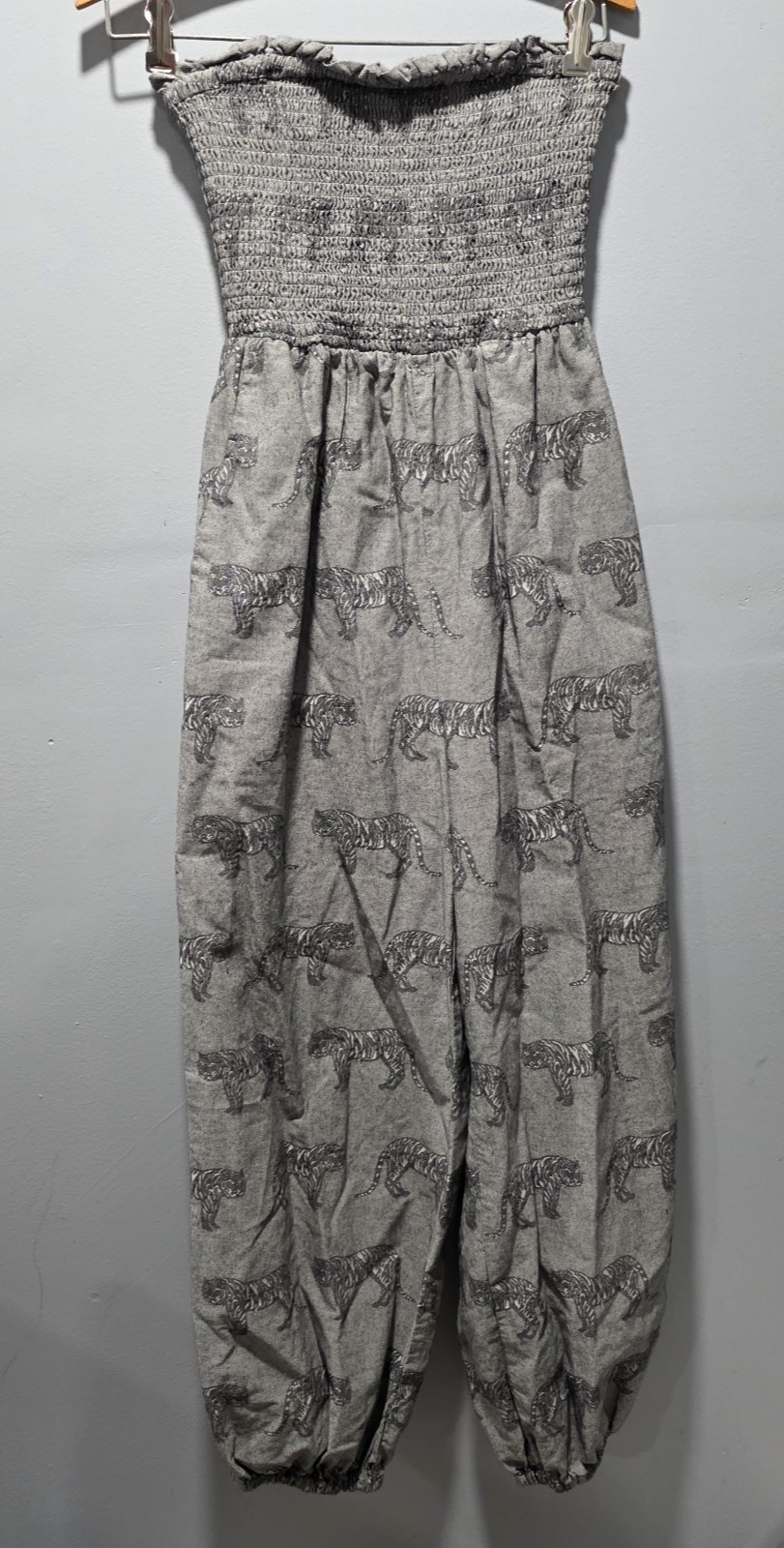 Anthropologie Womens Grey Tiger Print Smocked Balloon Leg Jumpsuit Sz XXS Boho