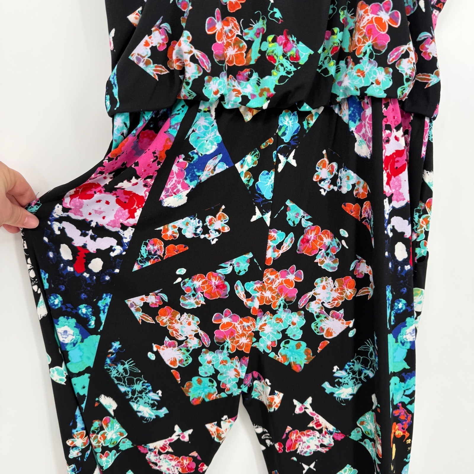 NICOLE BY NICOLE MILLER BLACK GEOMETRIC FLORAL STRAIGHT JOGGER JUMPSUIT MEDIUM