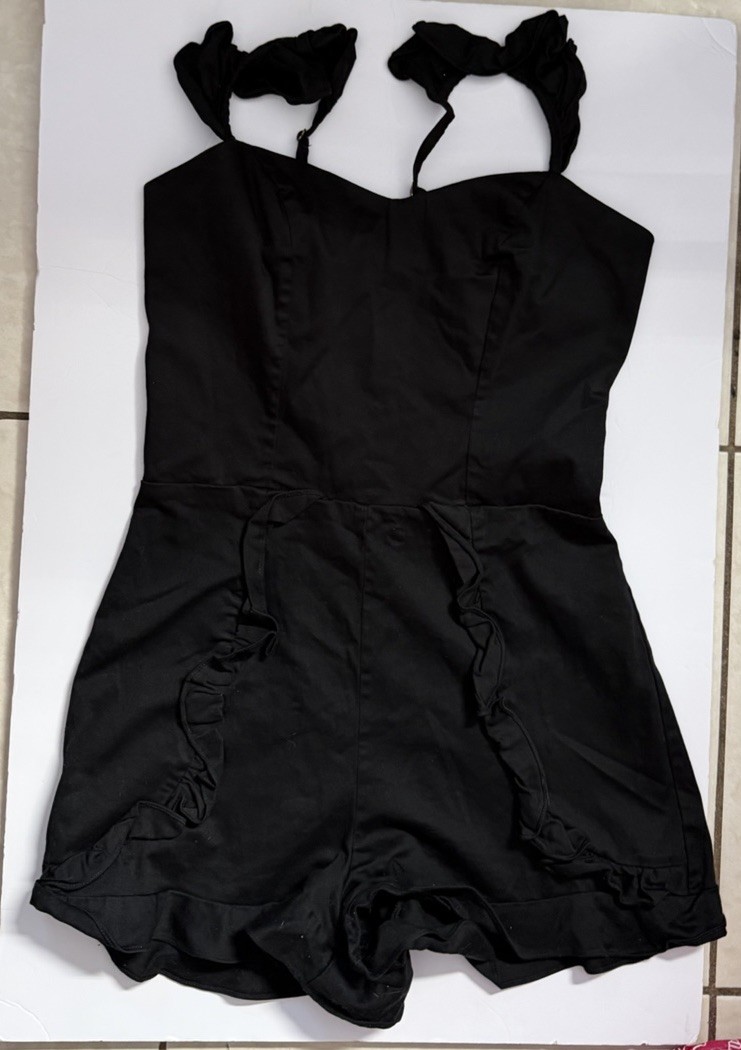 Black Sleeveless Ruffle Strap Zipper Women’s Romper Size S