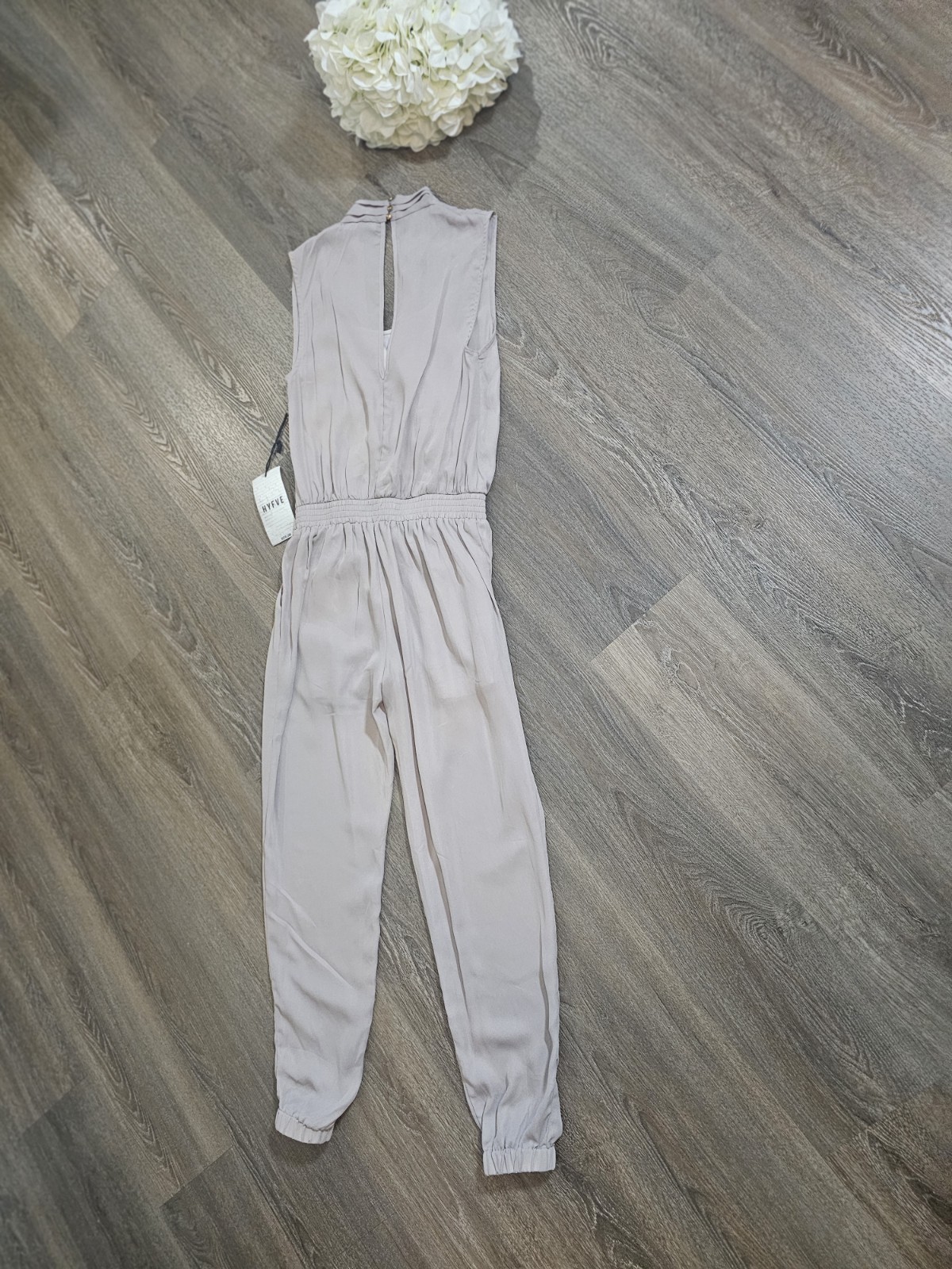 HYFVE Women’s Sleeveless Jumpsuit In Soft Grey V-Neckline Size Small NWT