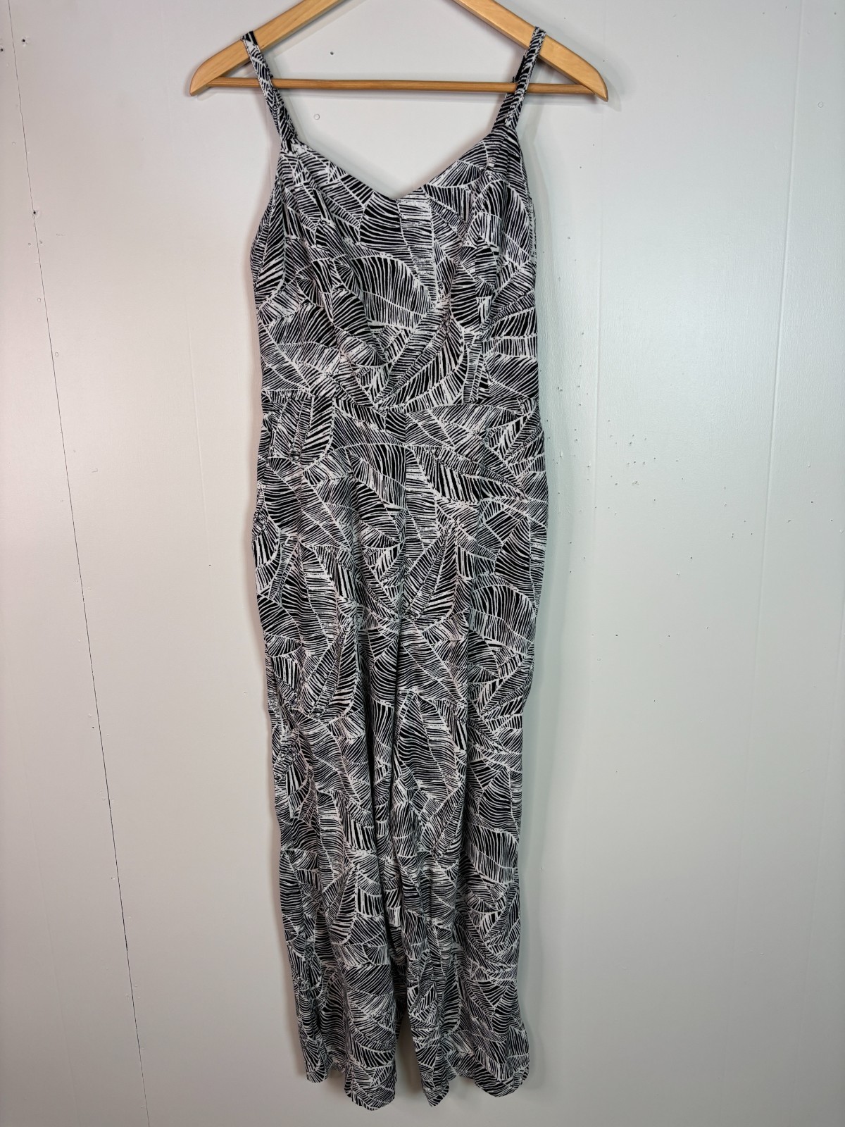 Old Navy Jumpsuit Small Black White Sleeveless Pockets Cotton Blend Women’s