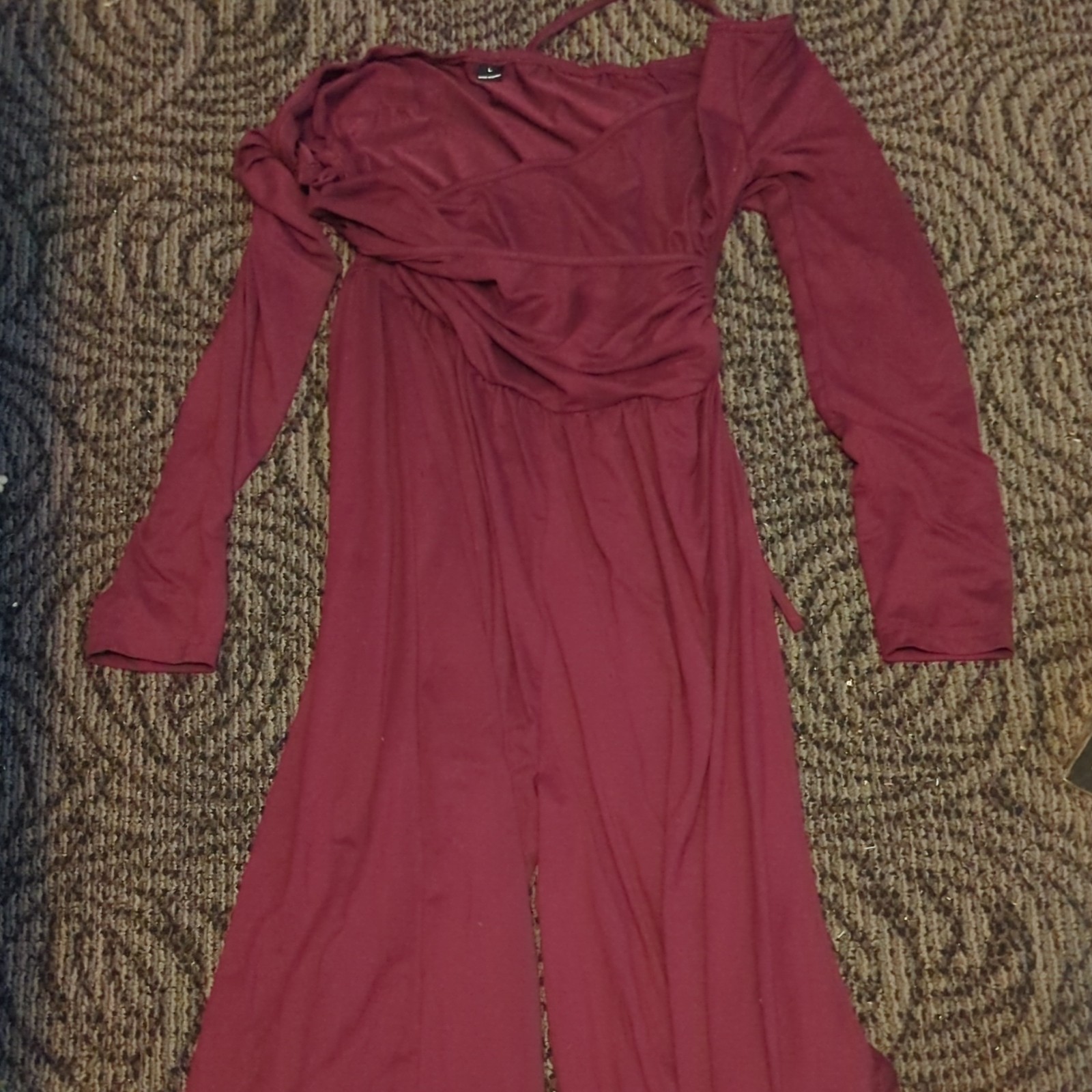 Women’s Burgundy Solid V-Neck Long Sleeve Wide-Leg Knit Jumpsuit S