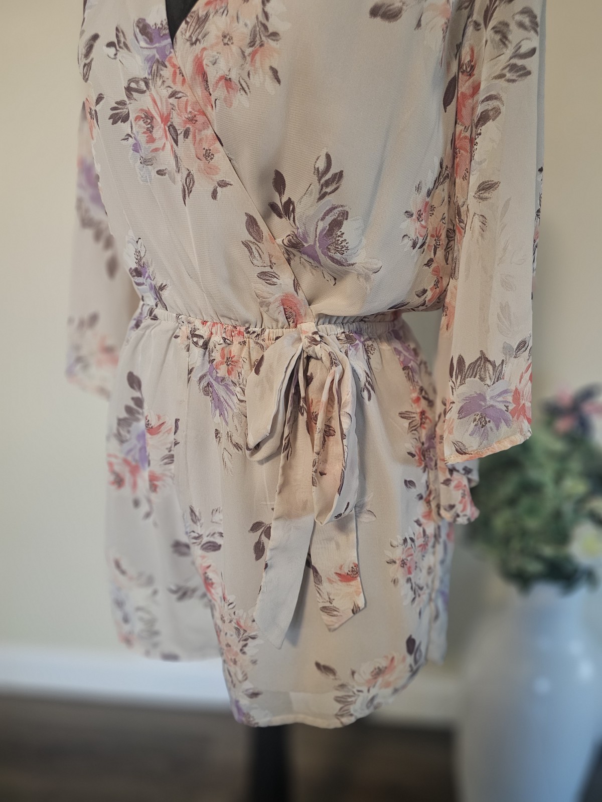 Charlotte Russe Floral Wrap Romper V-Neckline & Kimono Sleeves X Small Women’s