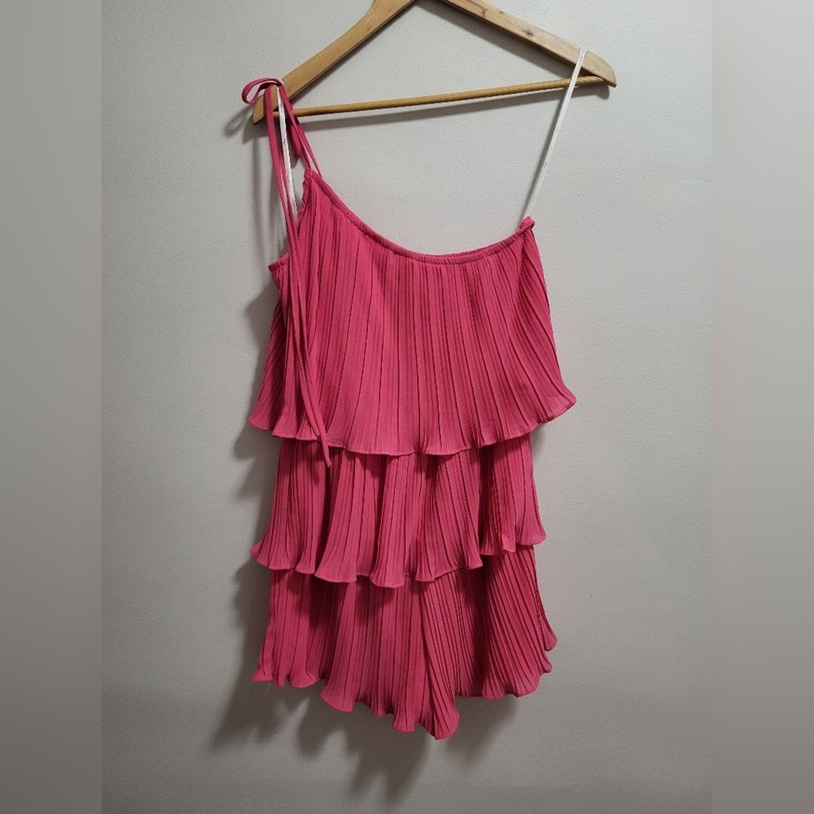 Lulu’s Blowing Kisses Fuchsia Pink Pleated One-Shoulder Tie-Strap Romper Large