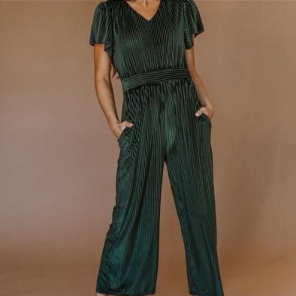 Ivy City Co. Green Velvet Wide Leg V-Neck Flutter Sleeve Whimsical Size Small