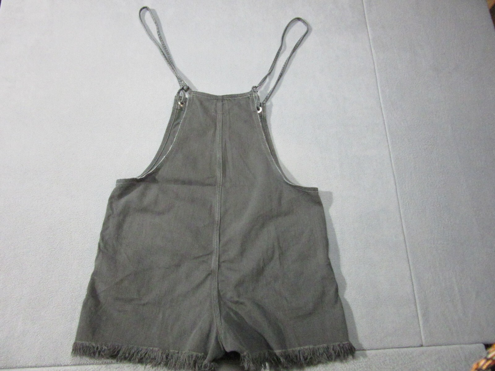 Aerie Shortalls Womens Large Gray Denim Stretch Adjustable Pockets Raw Fray Hem