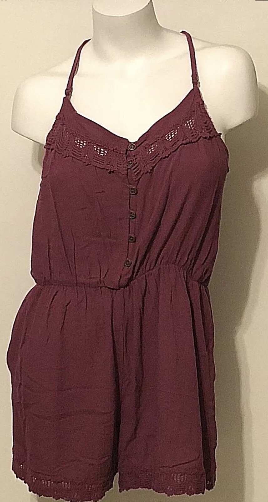 NWT JUNIOR’S REWIND CRANBERRY CROCHET SPAGHETTI STRAP ROMPER SIZE XS MSRP $48.00