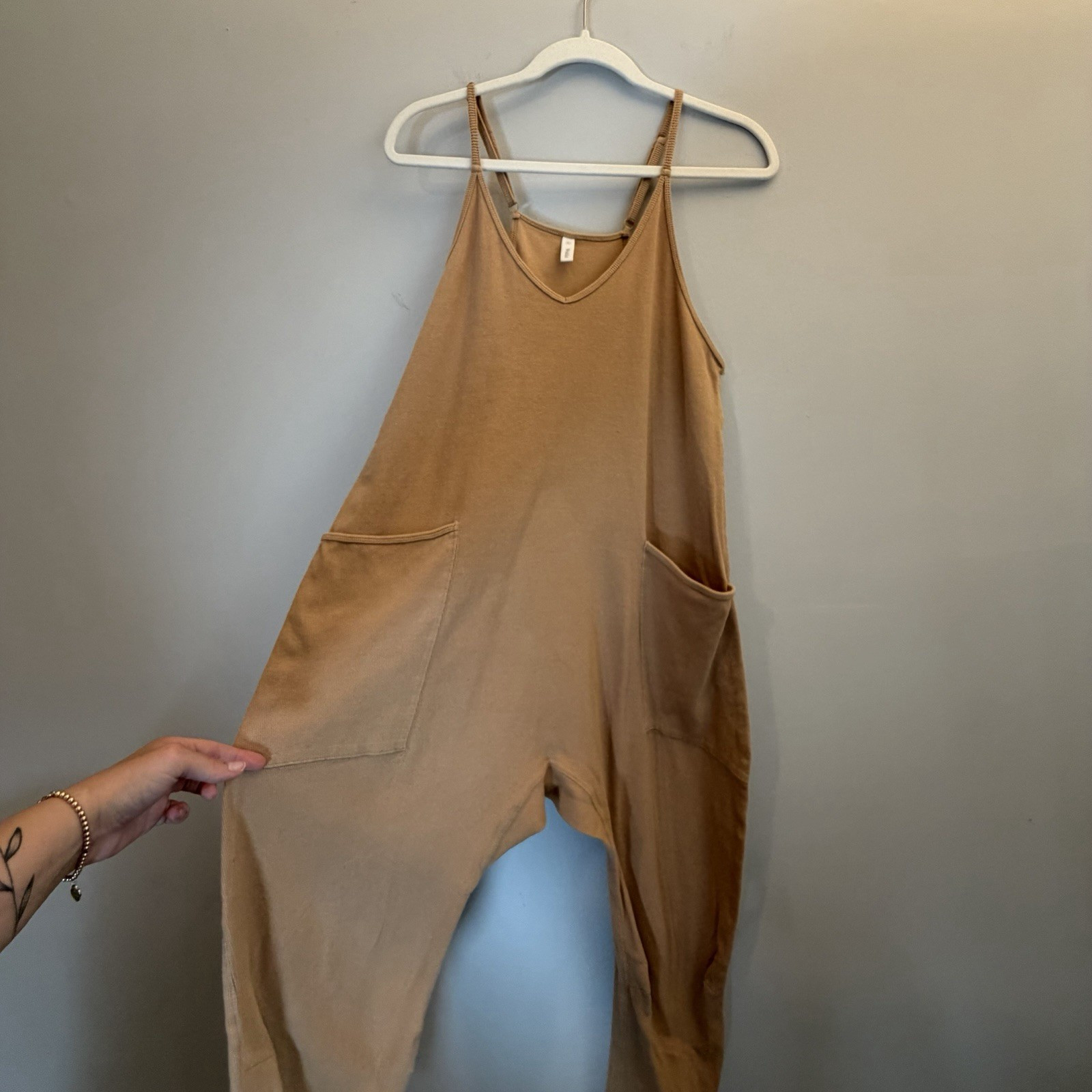 Wishlist Tan Rayon Ribbed Knit V-Neck Wide-Leg Jumpsuit w/ Pockets M