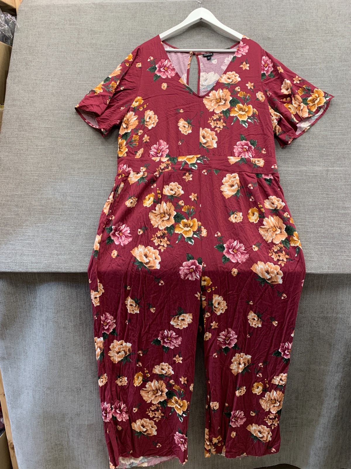 Torrid Challis Jumpsuit Women 3 Burgundy Floral Print Keyhole Back V Neck Romper
