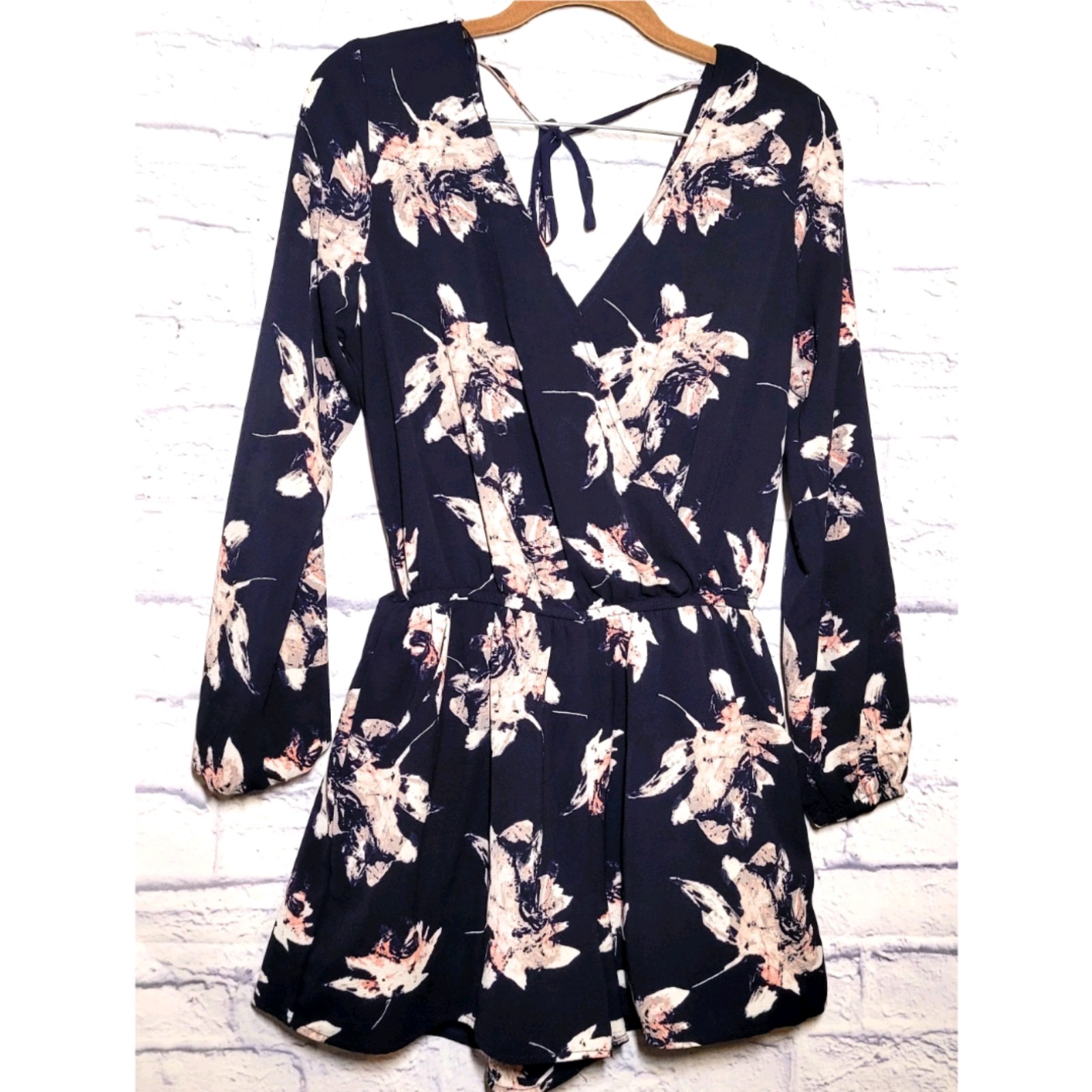 One Clothing Floral Women’s Wrap Romper Pockets Size M Summer Multicolor Vaca