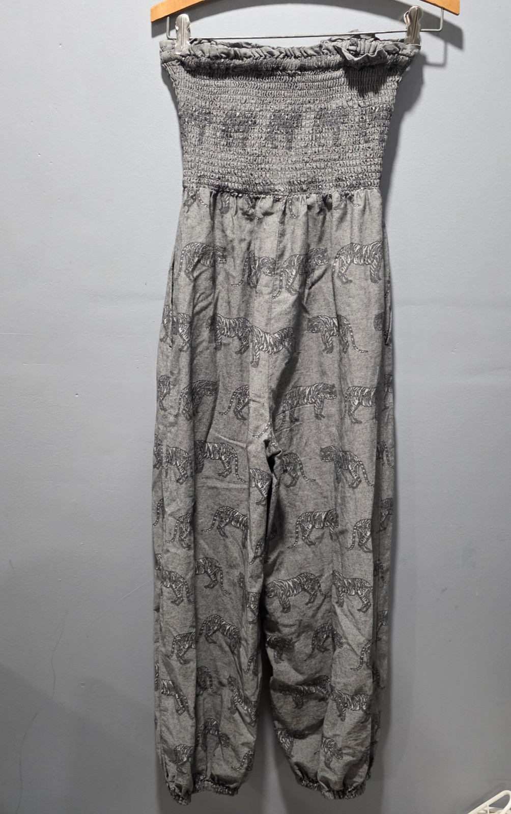 Anthropologie Womens Grey Tiger Print Smocked Balloon Leg Jumpsuit Sz XXS Boho