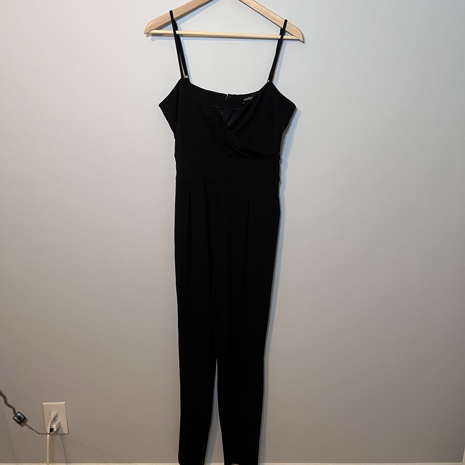 bebe Black Jumpsuit Women’s Large V-neck Empire Waist Adjustable Straps Pockets
