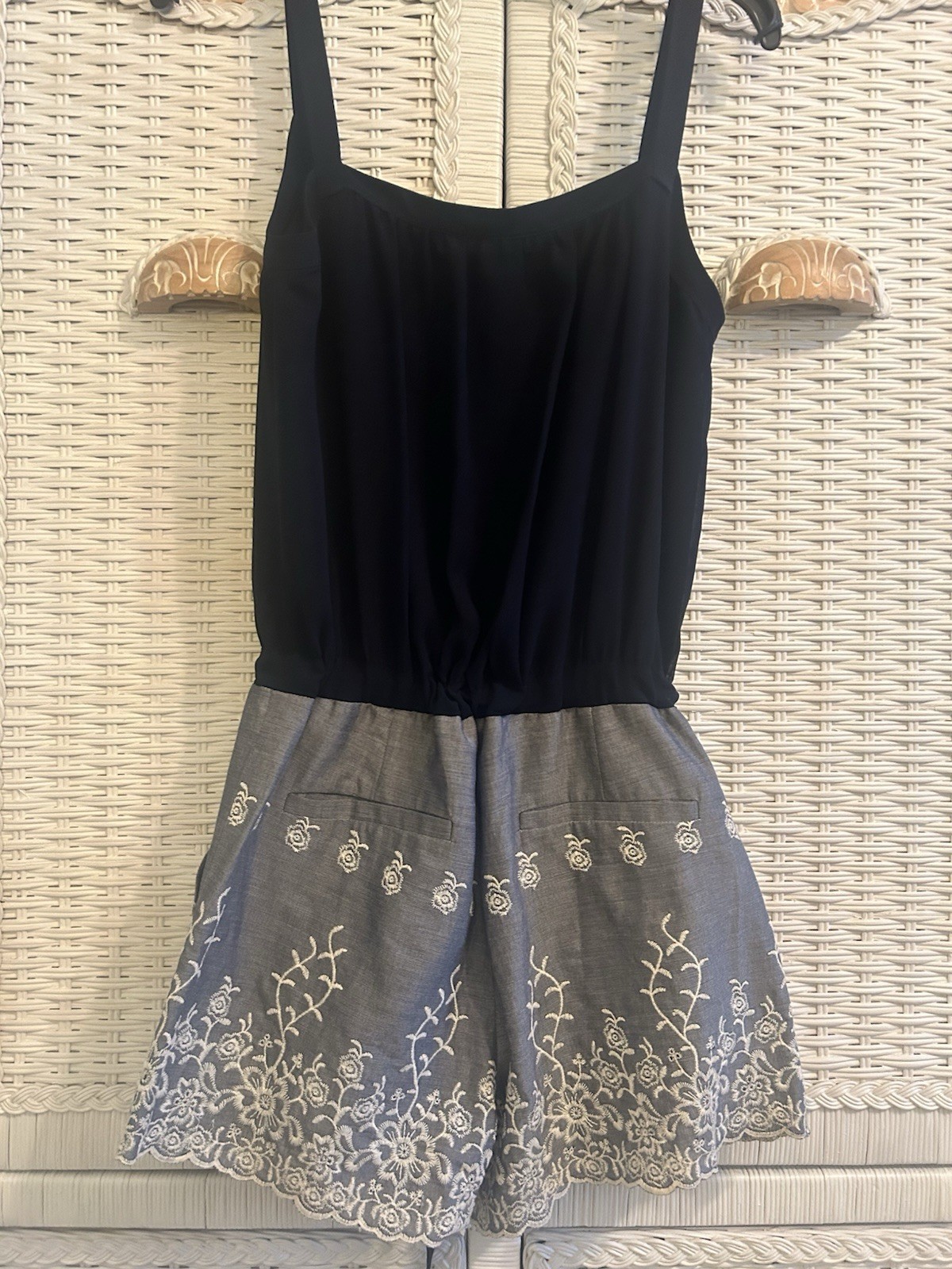 Rachel Roy Floral Embroidered Button Front Romper Pockets Black/Gray 6