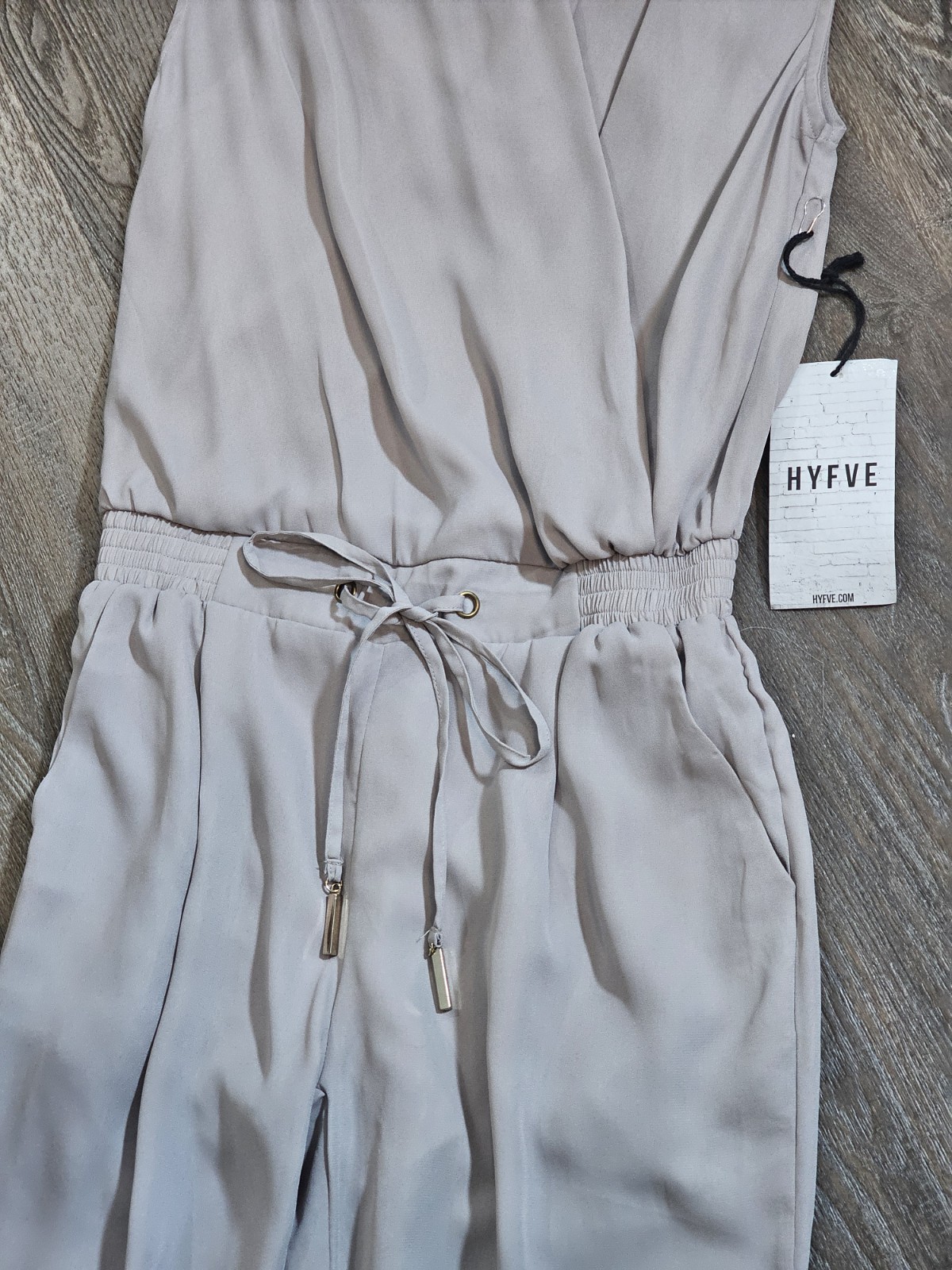 HYFVE Women’s Sleeveless Jumpsuit In Soft Grey V-Neckline Size Small NWT