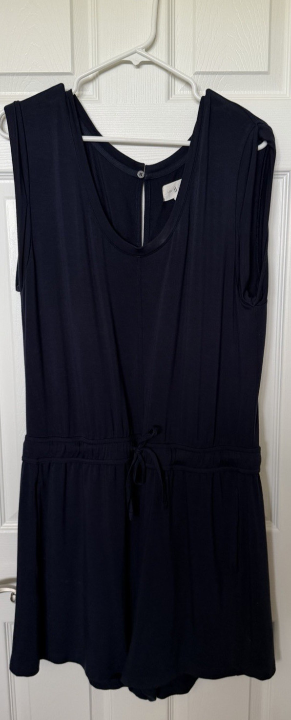 LOU & GREY SUPER SOFT NAVY SHORT ROMPER KEY HOLE BACK SIZE LARGE RUNS BIG!