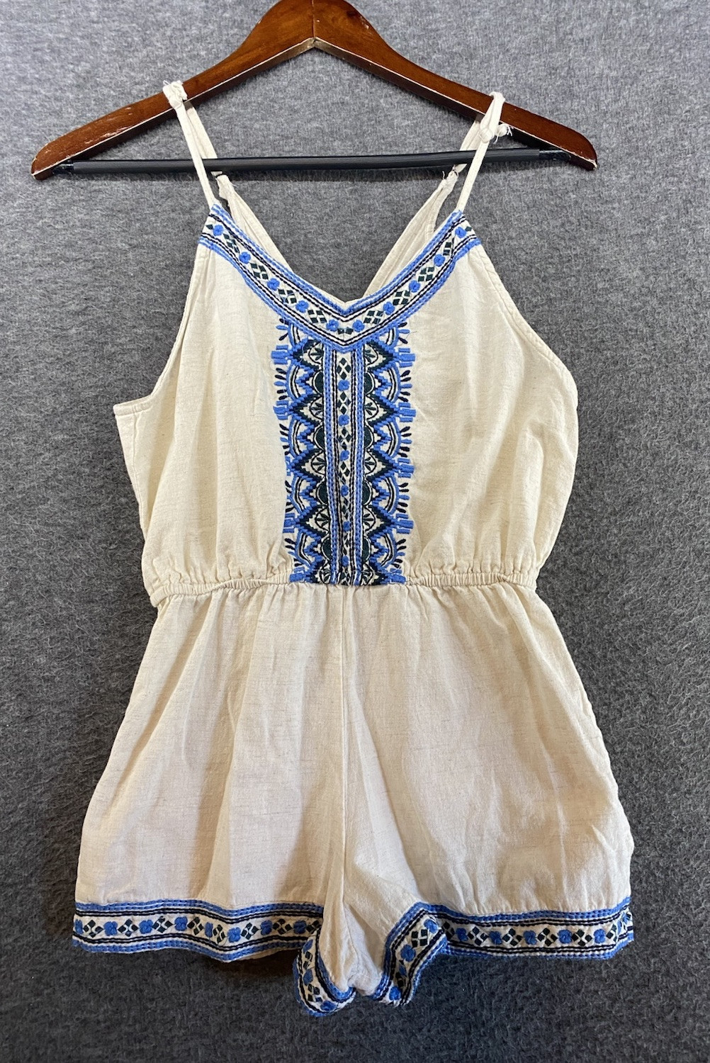 Angie Embroidered Romper Size Small Sleeveless Shorts Pockets Boho Cream Blue