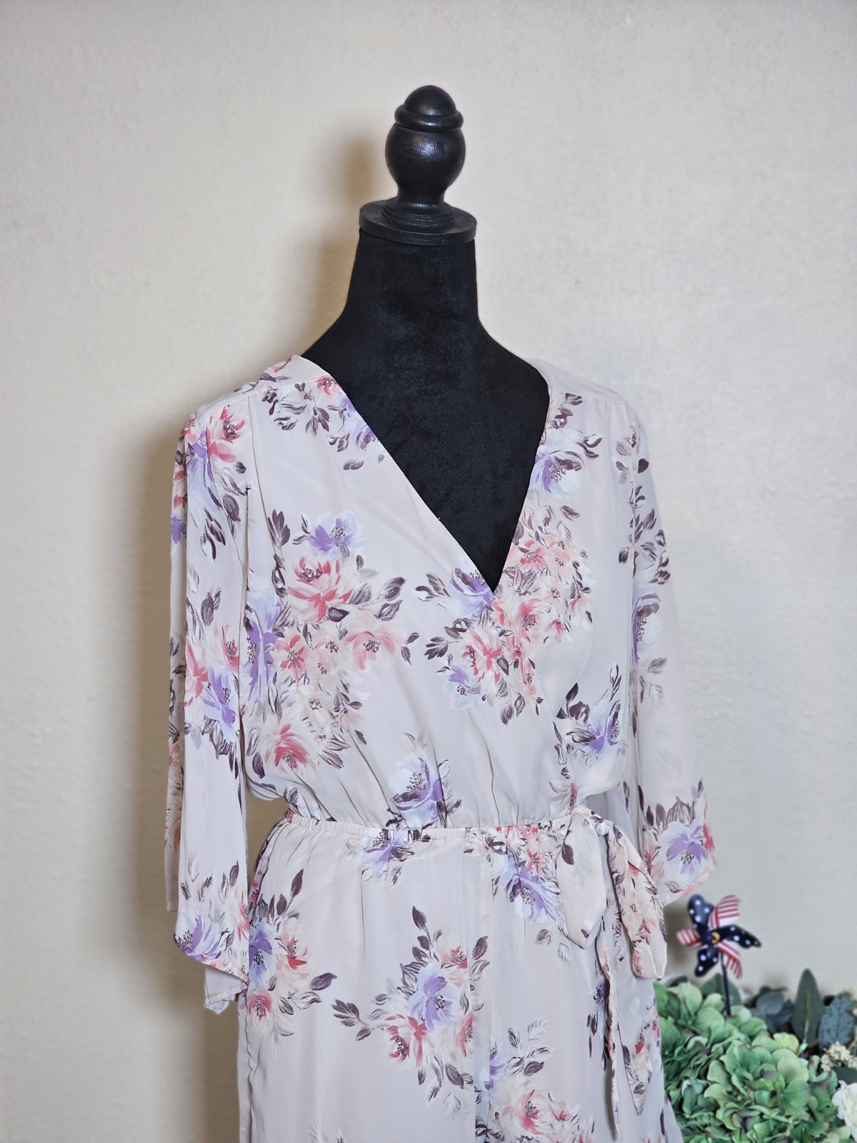 Charlotte Russe Floral Wrap Romper V-Neckline & Kimono Sleeves X Small Women’s