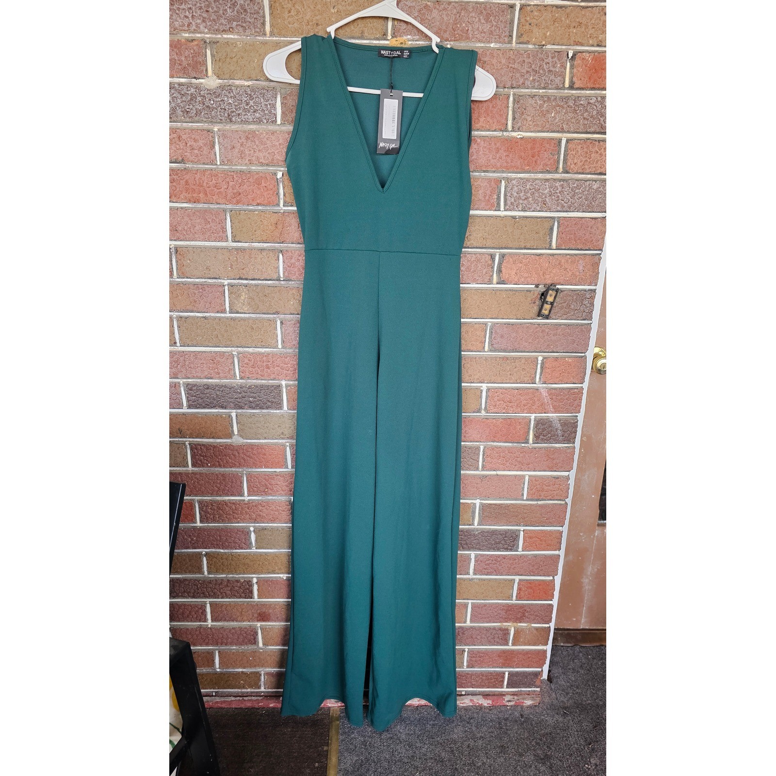 NEW Nasty Gal Takin a Plunge V-Neck Wide-Leg Jumpsuit Emerald Green Womens Sz 2