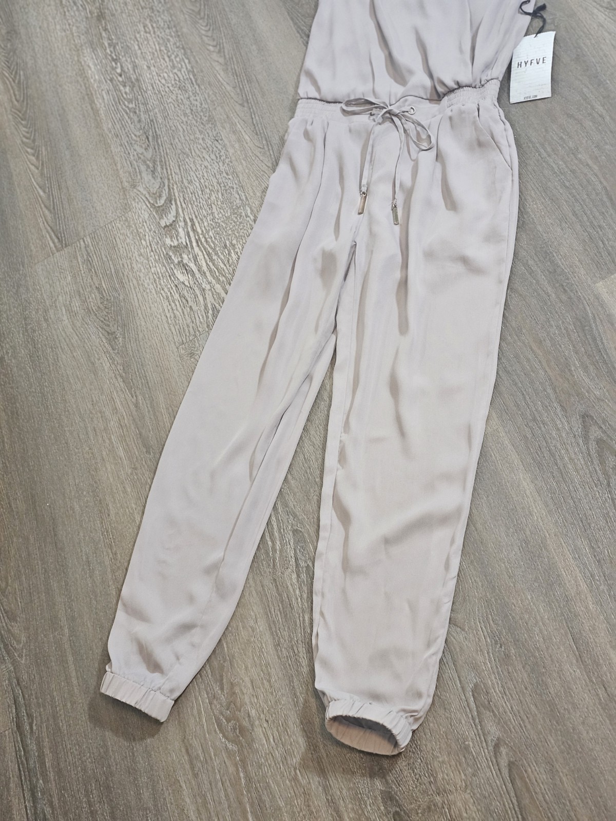 HYFVE Women’s Sleeveless Jumpsuit In Soft Grey V-Neckline Size Small NWT