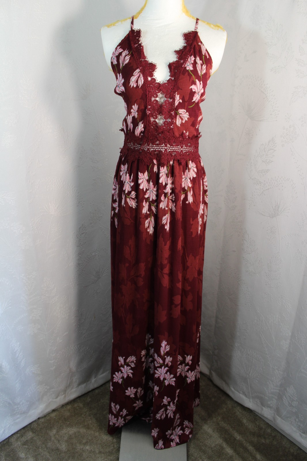 Strut & Bolt Cranberry Jumpsuit SleevelessDeep V Neckline Flower Print Size Lge