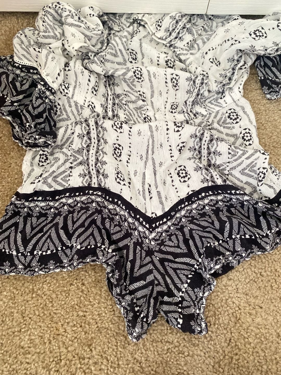 Mudd Boho Tribal Print Bell Sleeve Romper Size Small
