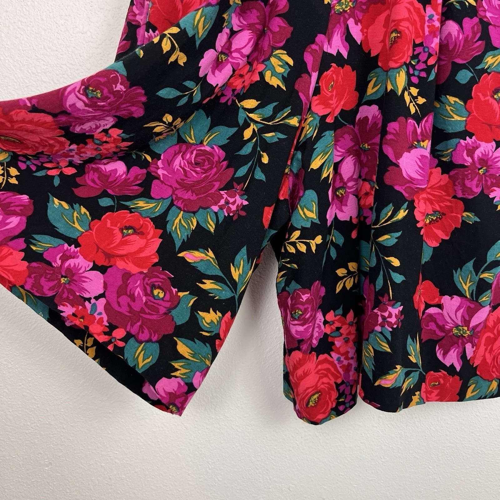 Vintage Floral Romper 80s Black V-Neck Short Sleeve Boho Festival Retro Summer M